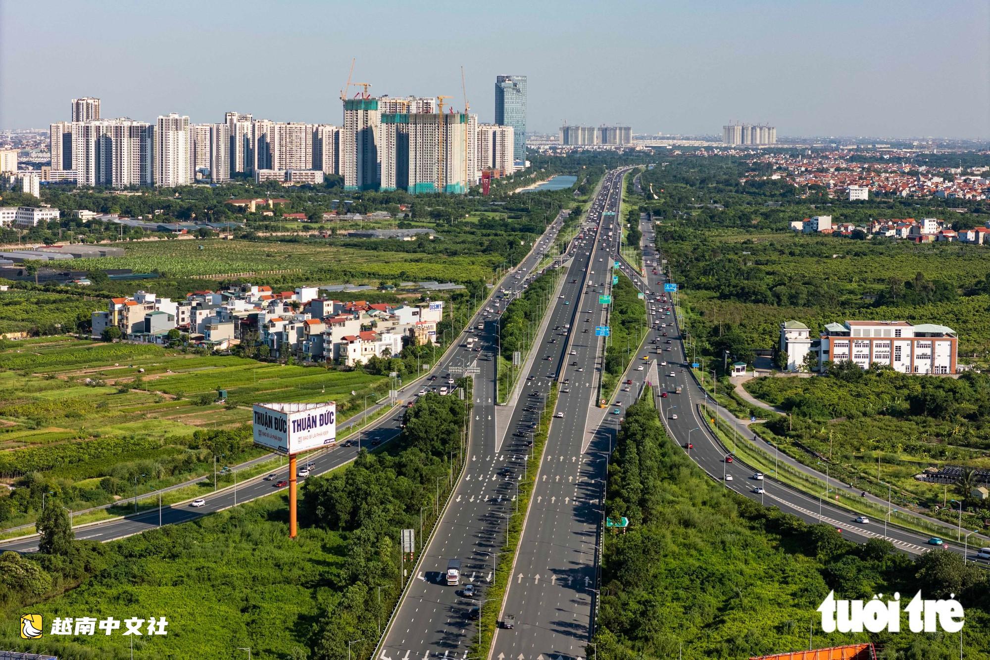 越南河內:假期返程車流高峰,永綏橋擁堵嚴重