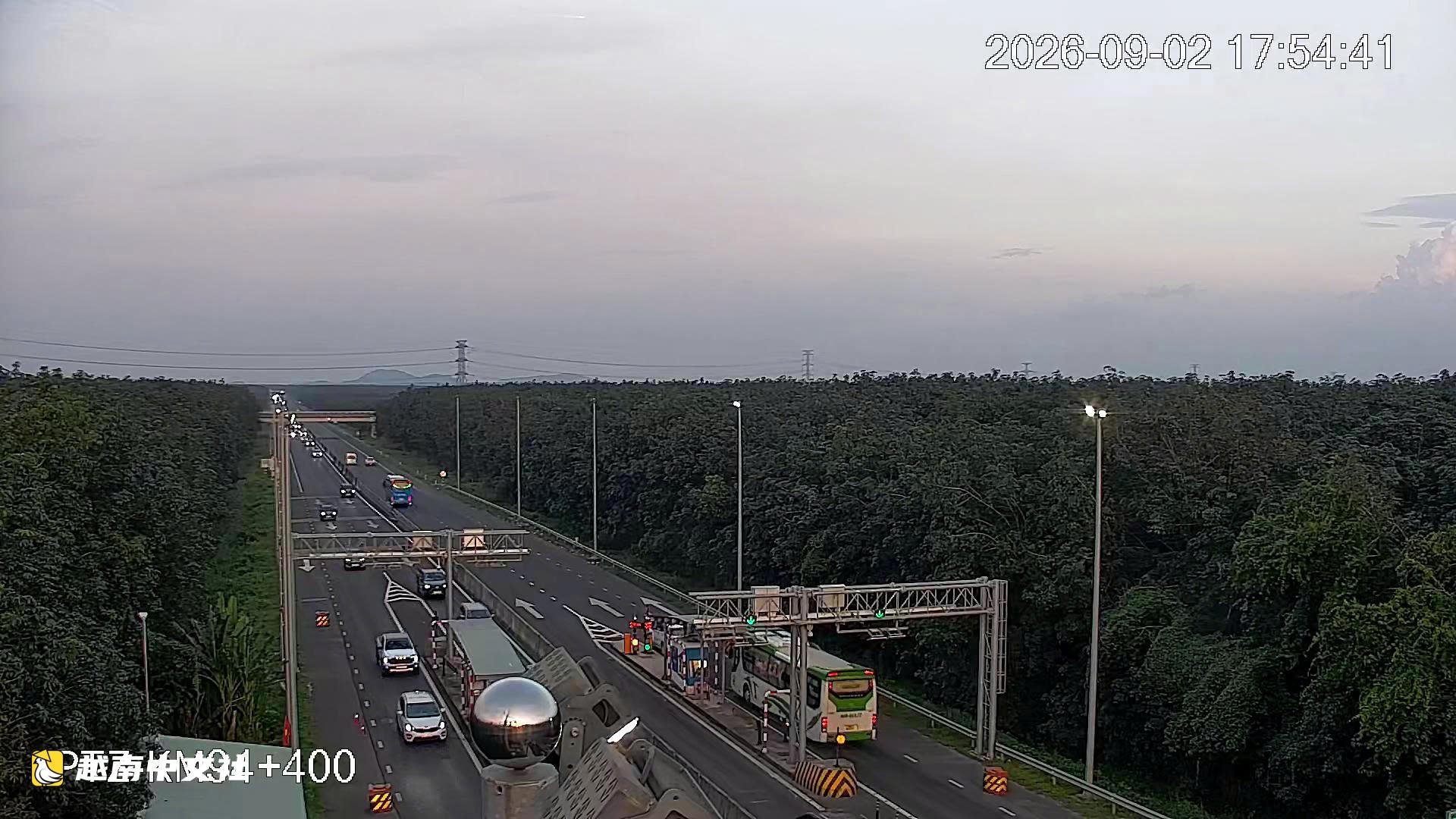 9月2日17時,越南隆城-油之高速公路暢通,尚未啟用對向借道通行