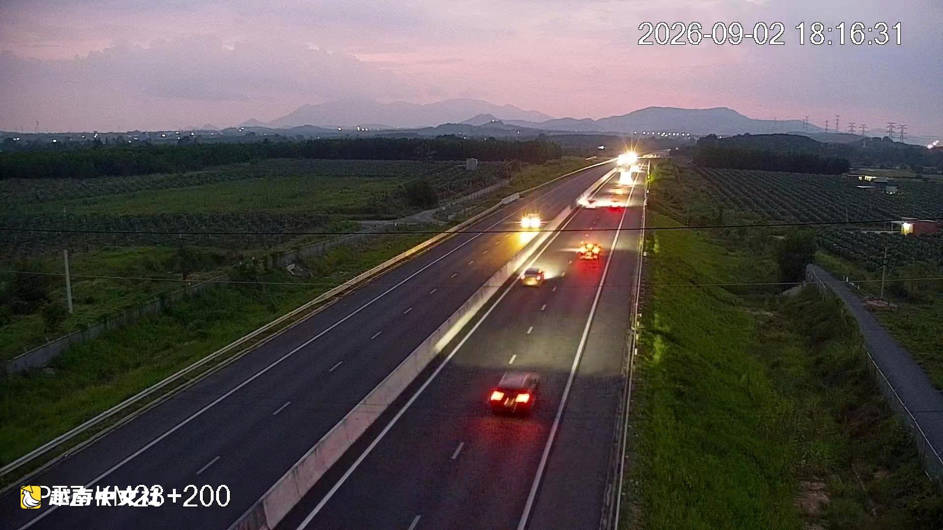 9月2日17時,越南隆城-油之高速公路暢通,尚未啟用對向借道通行