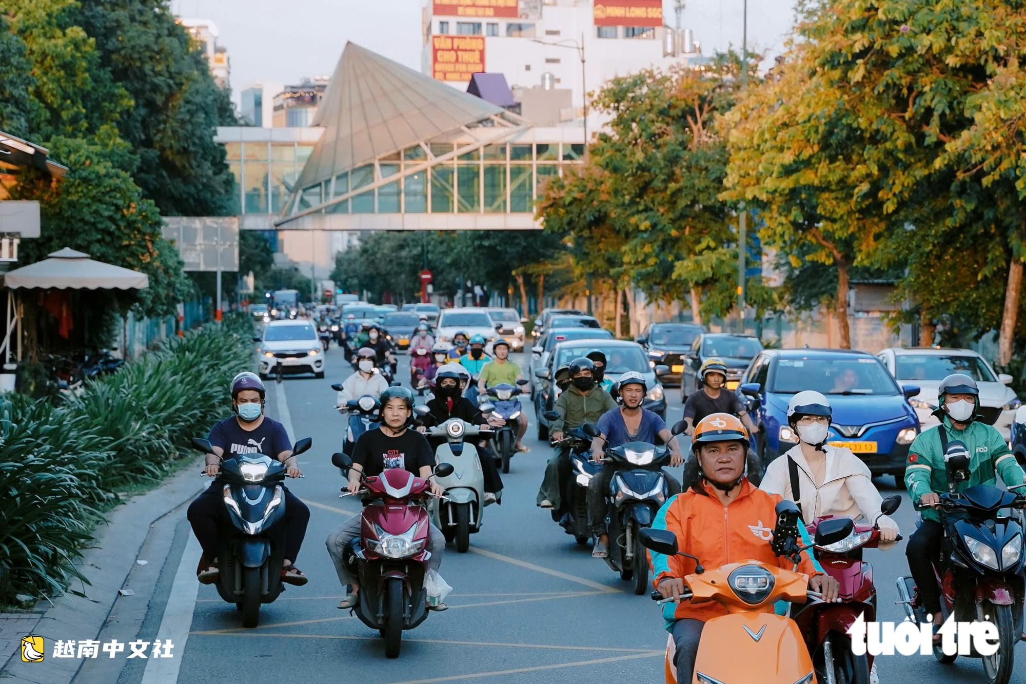 假期最后一天，进出越南胡志明市的门户道路和机场仍相当通畅