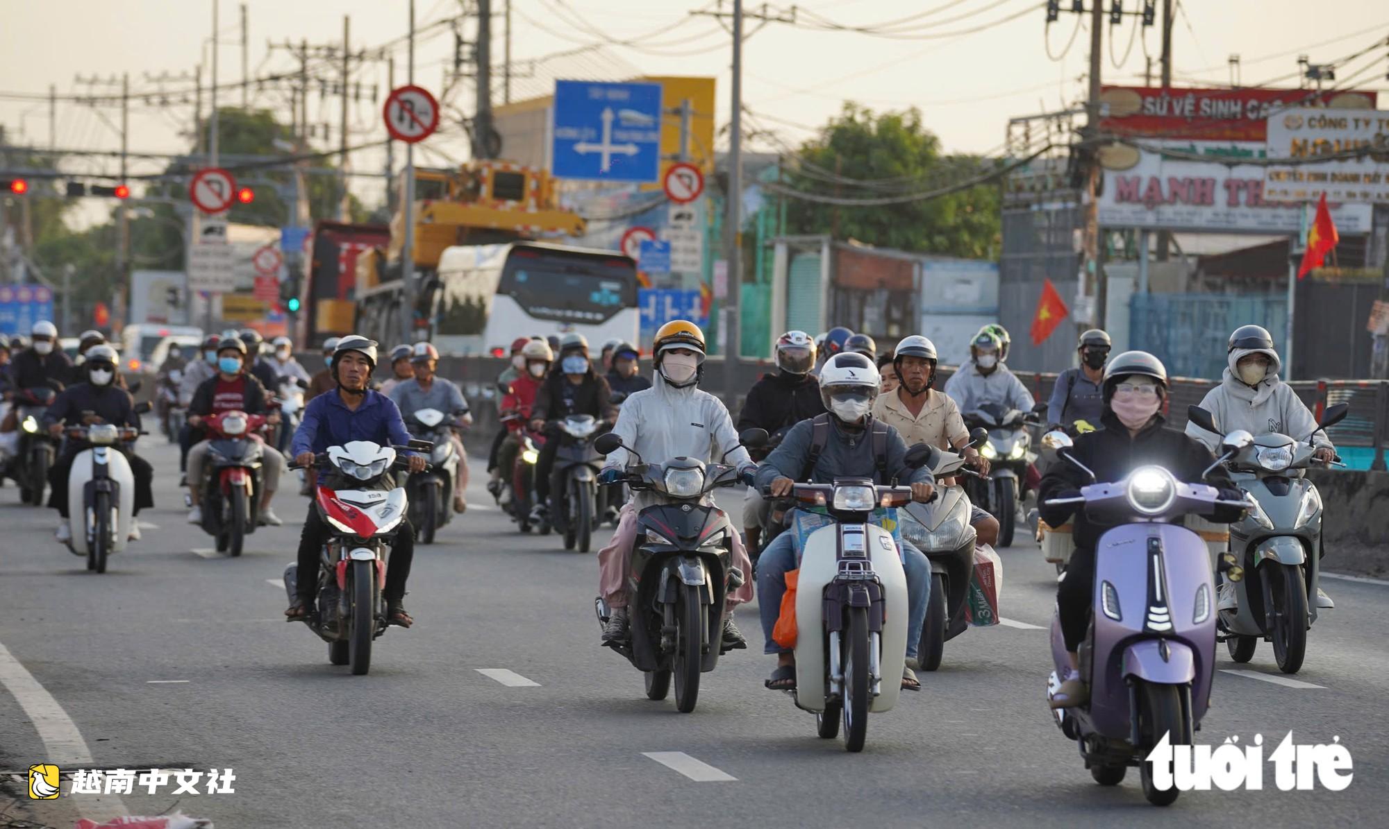 假期最后一天，进出越南胡志明市的门户道路和机场仍相当通畅