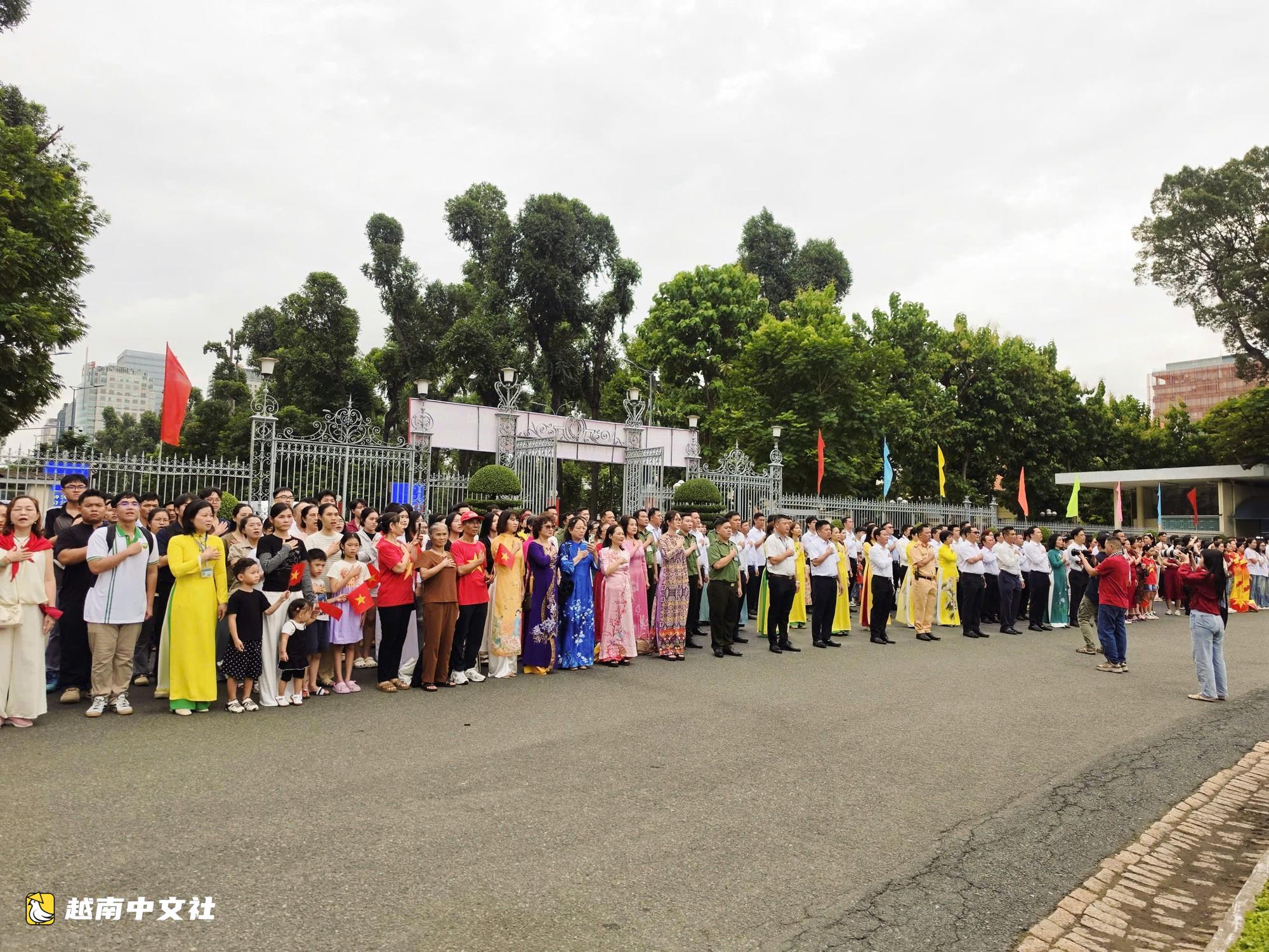 越南9月2日上午:独立宫众多民众参加升旗仪式,各景点人潮涌动