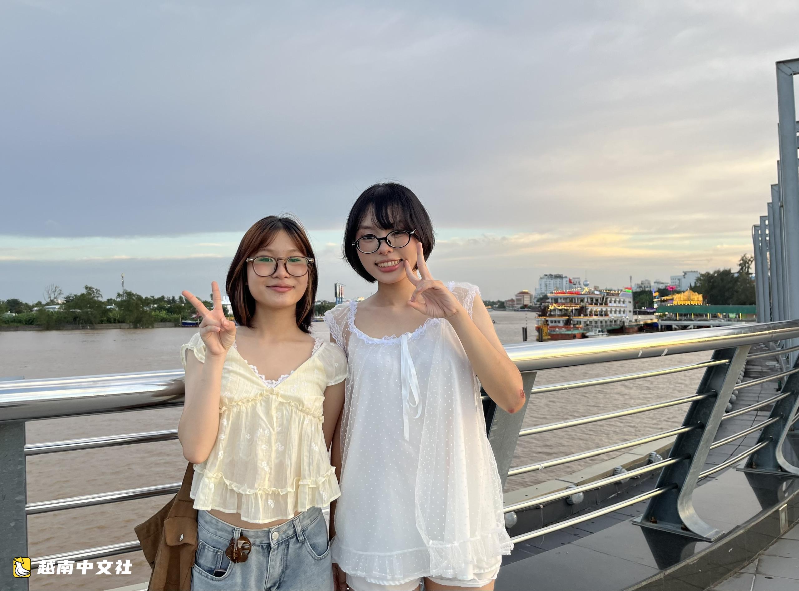 数千人涌向河内与胡志明市中心等待观看越南国庆烟花
