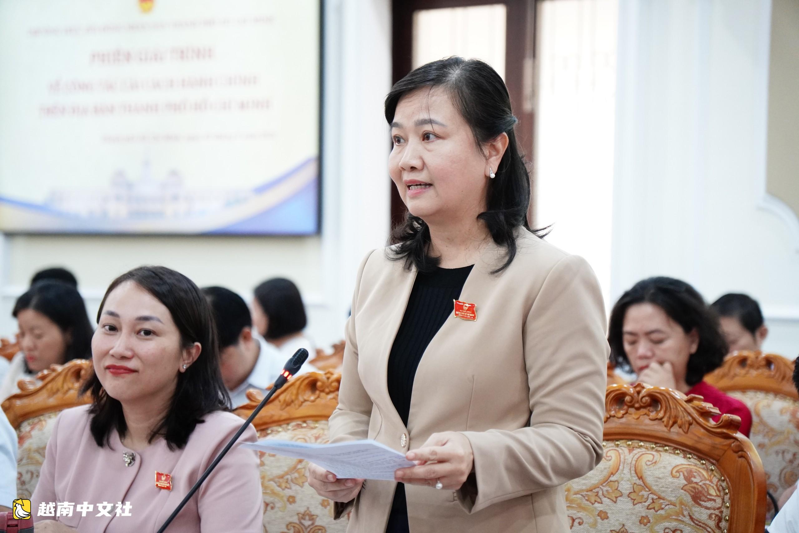 胡志明市進一步放權給坊鄉管理道路、招聘教師…