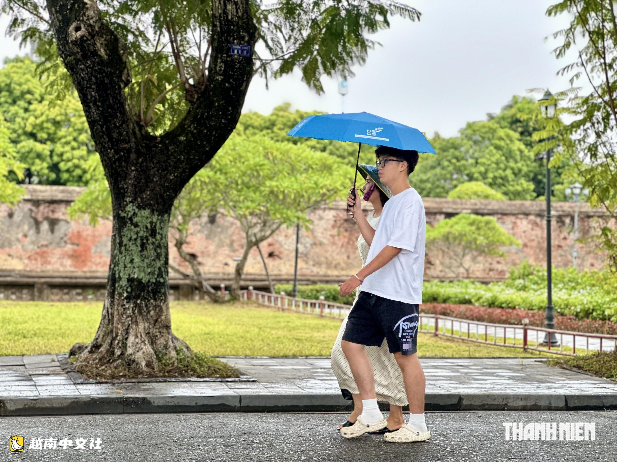 越南國慶假期遊客湧向順化午門打卡