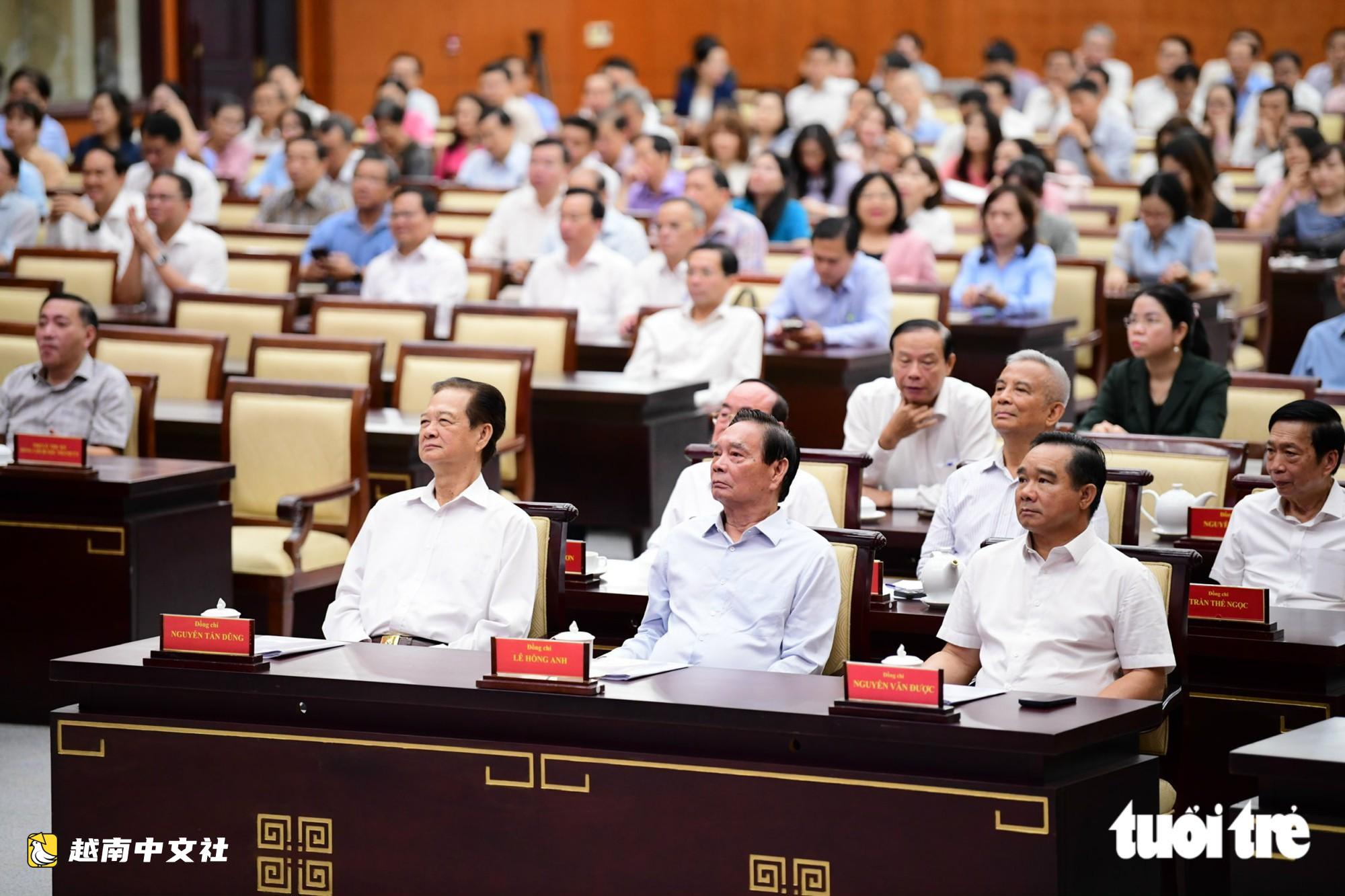 陳流光在胡志明市分會場主持學習貫徹越共中央政治局決議和指示會議