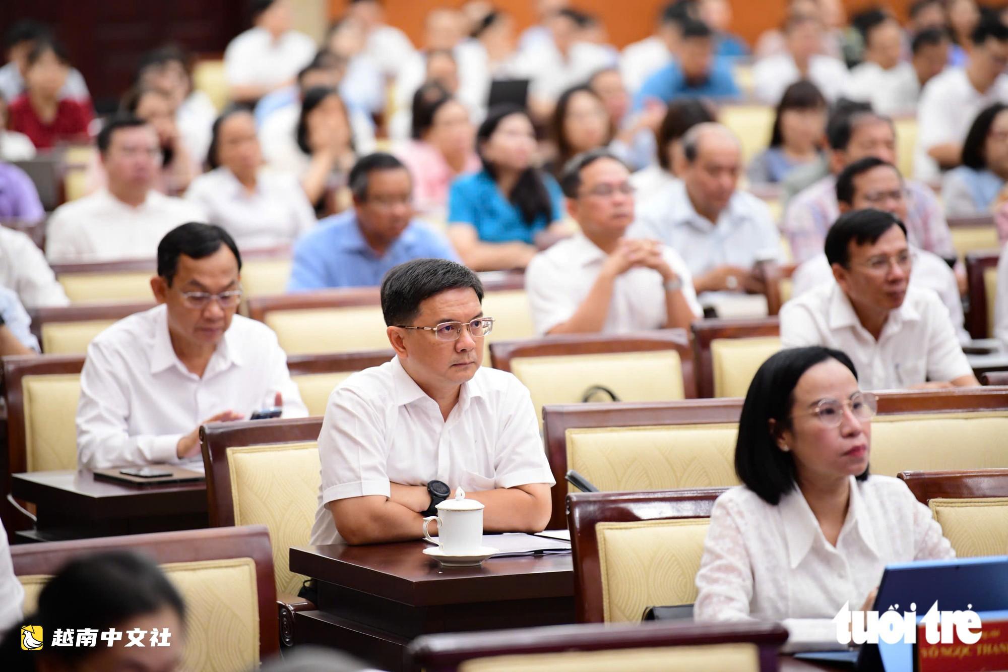 陳流光在胡志明市分會場主持學習貫徹越共中央政治局決議和指示會議