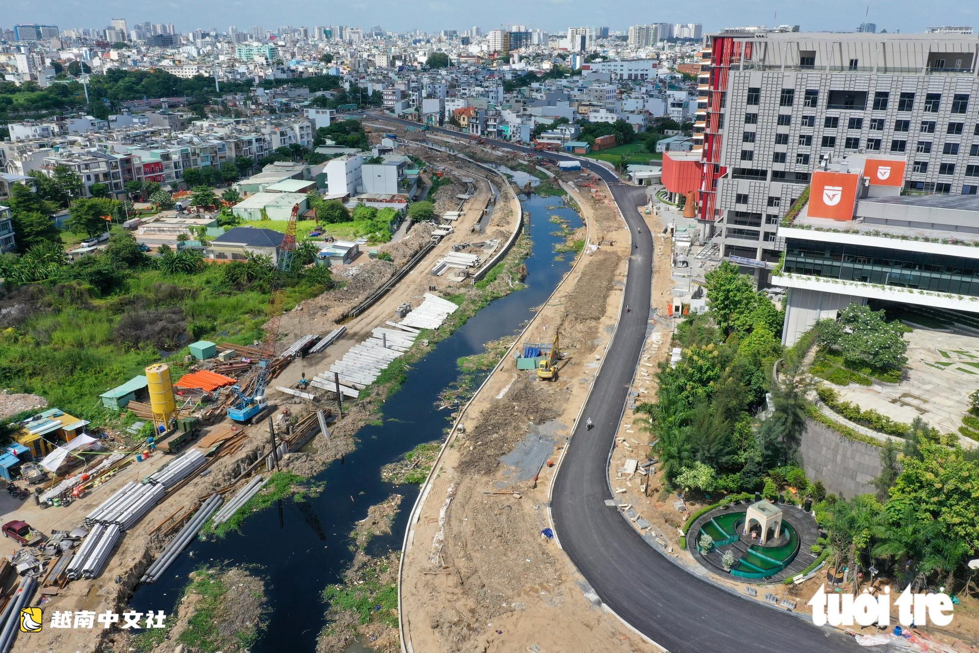越南胡志明市川心運河首條沿岸道路通車