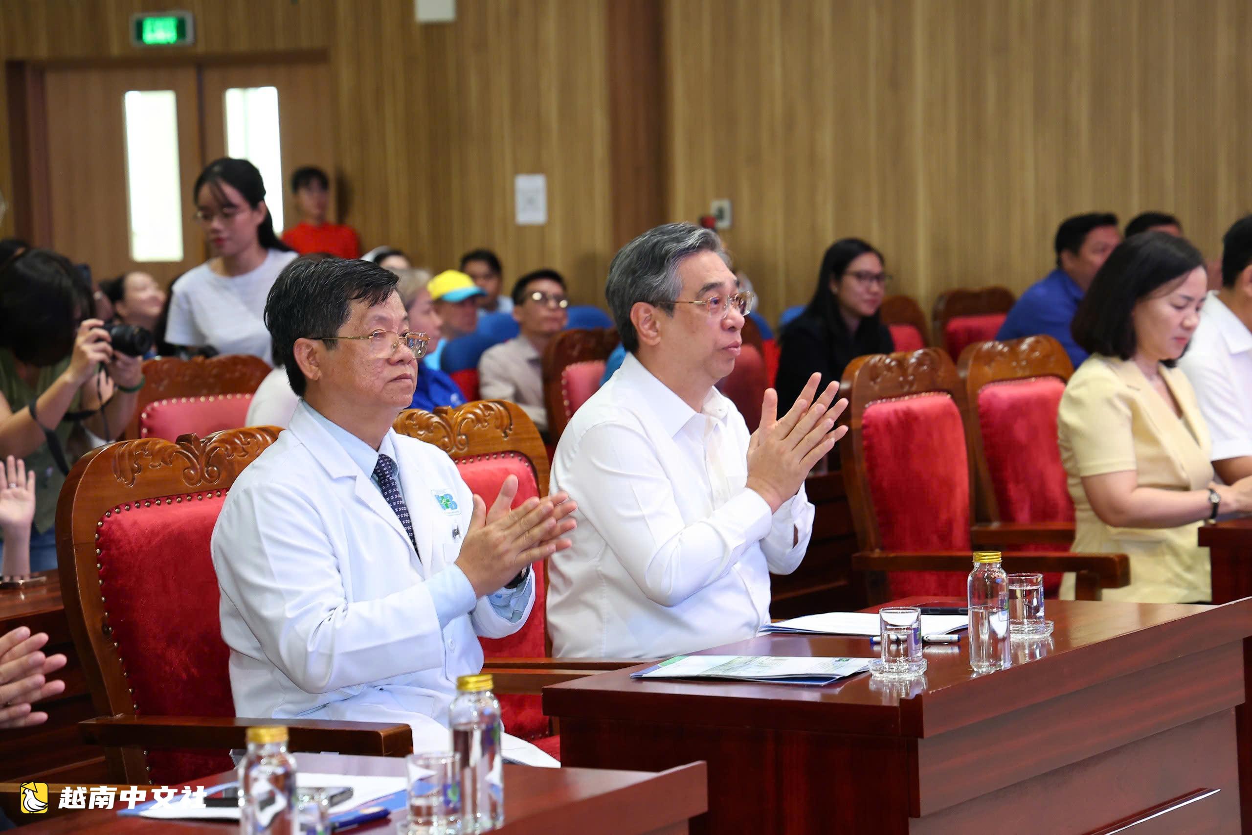 越南醫院裡的開學鼓聲:“我想痊癒,好和同學們一起去上學”