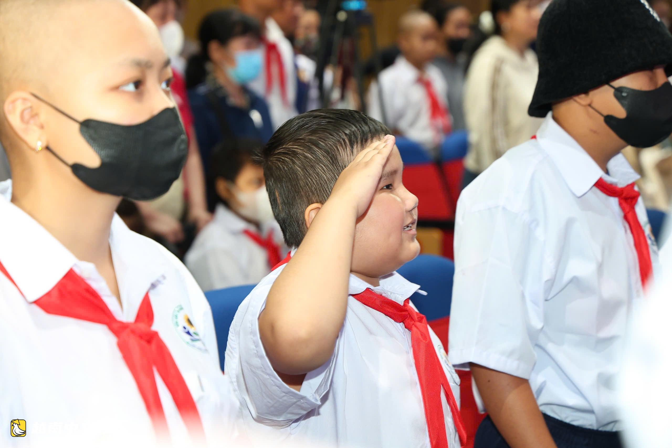 越南醫院裡的開學鼓聲:“我想痊癒,好和同學們一起去上學”