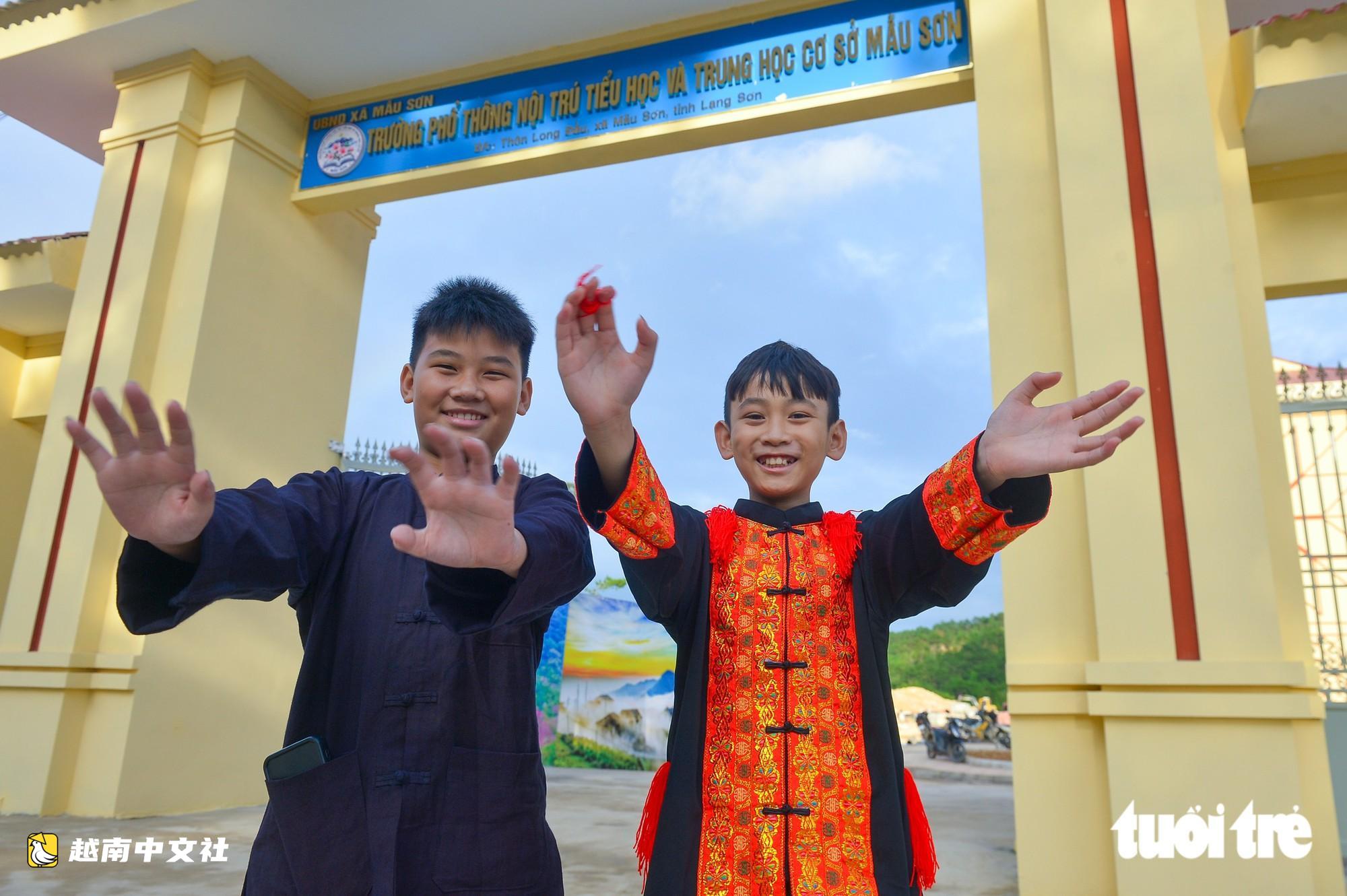 越南邊境地區學生在近4000億越盾新學校迎接新學年