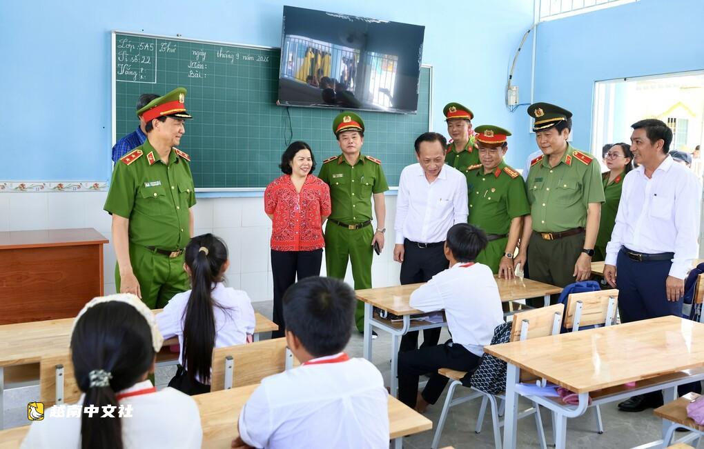 近85億越盾資助越南金甌省民眾和學生