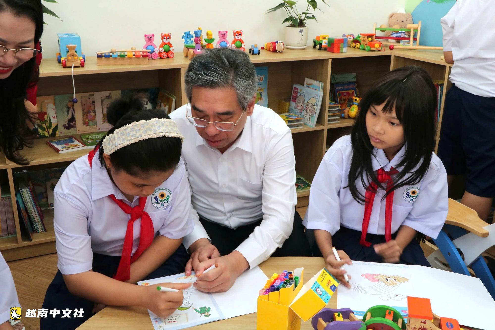 越南醫院裡的開學鼓聲:“我想痊癒,好和同學們一起去上學”
