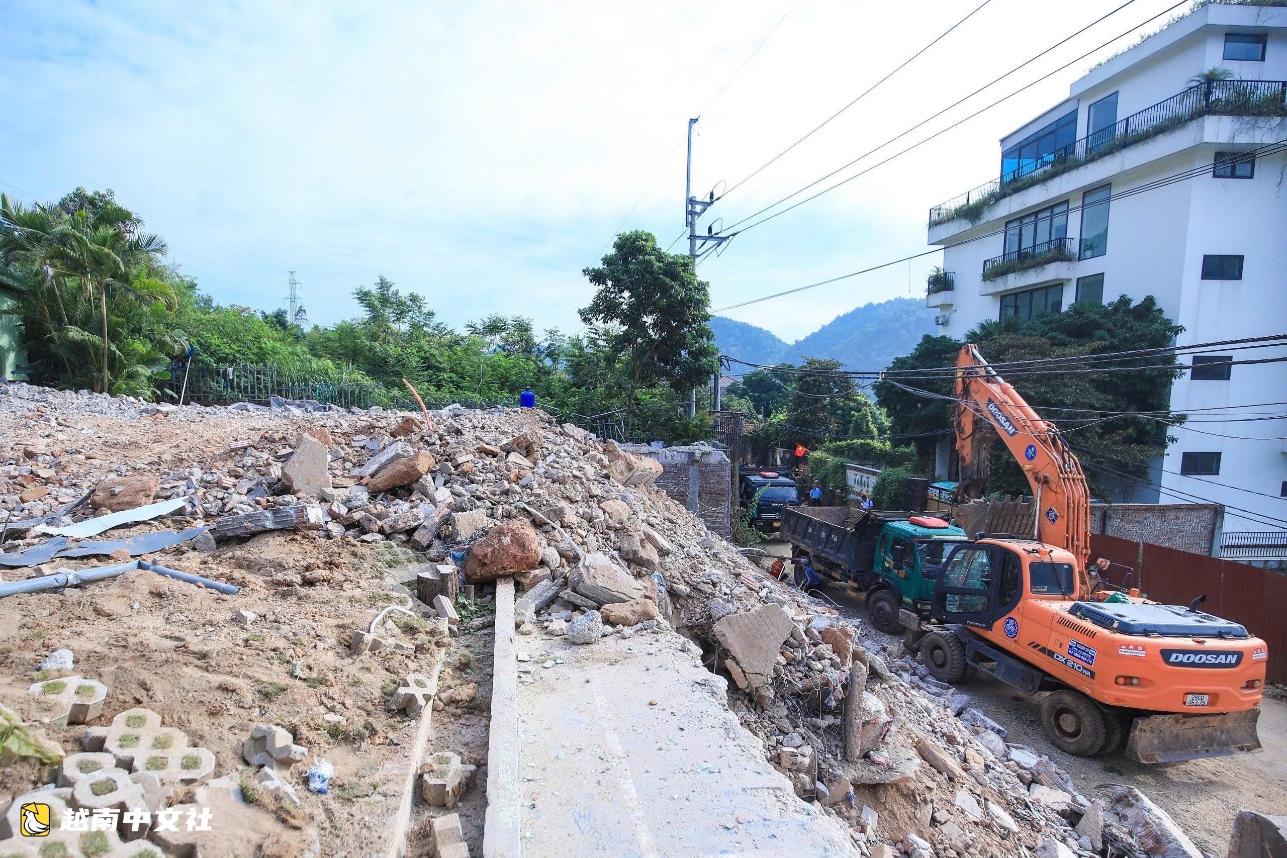 河內開始強制拆除防護林中一批違建別墅和民宿