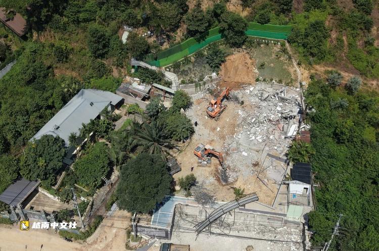 越南朔山森林違章建築被強制拆除