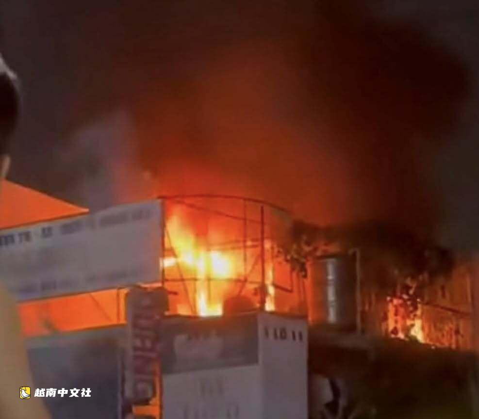 胡志明市三層房屋起火