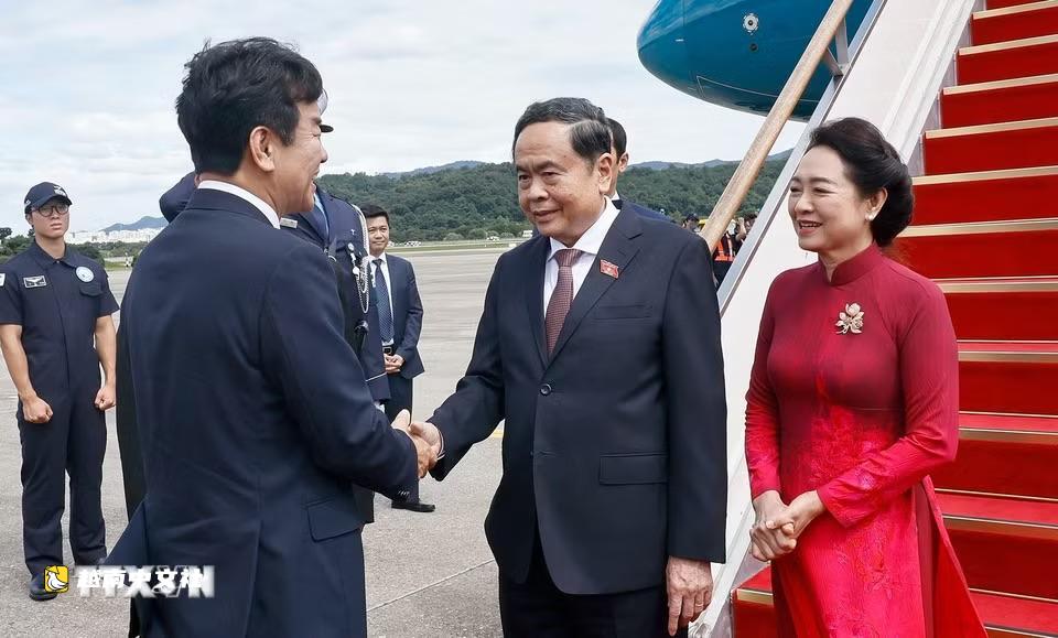 越南國會主席陳青敏抵達首爾開始對韓國進行正式訪問