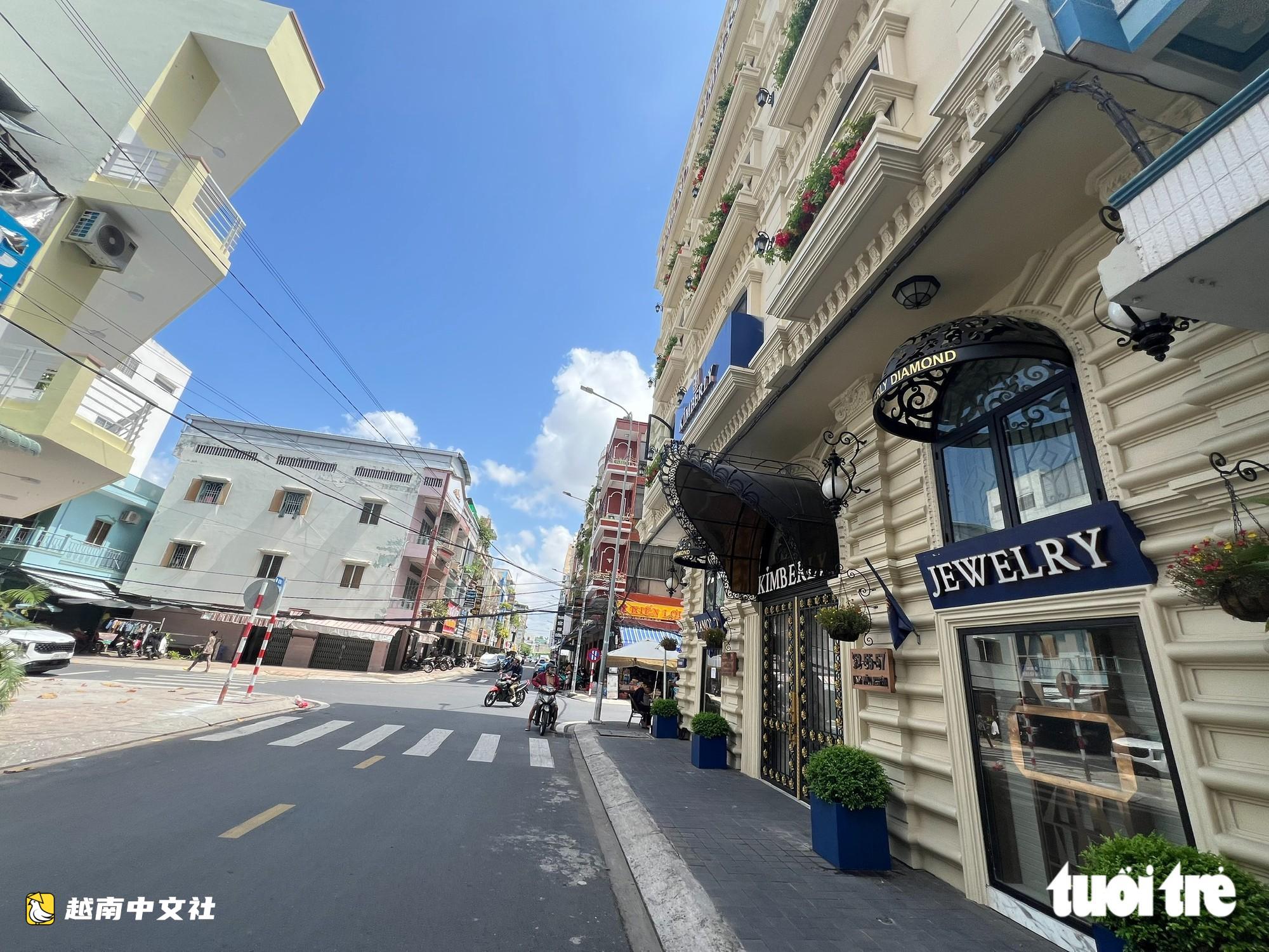 芹苴一家知名鑽石店關門數週：相關部門如何回應？