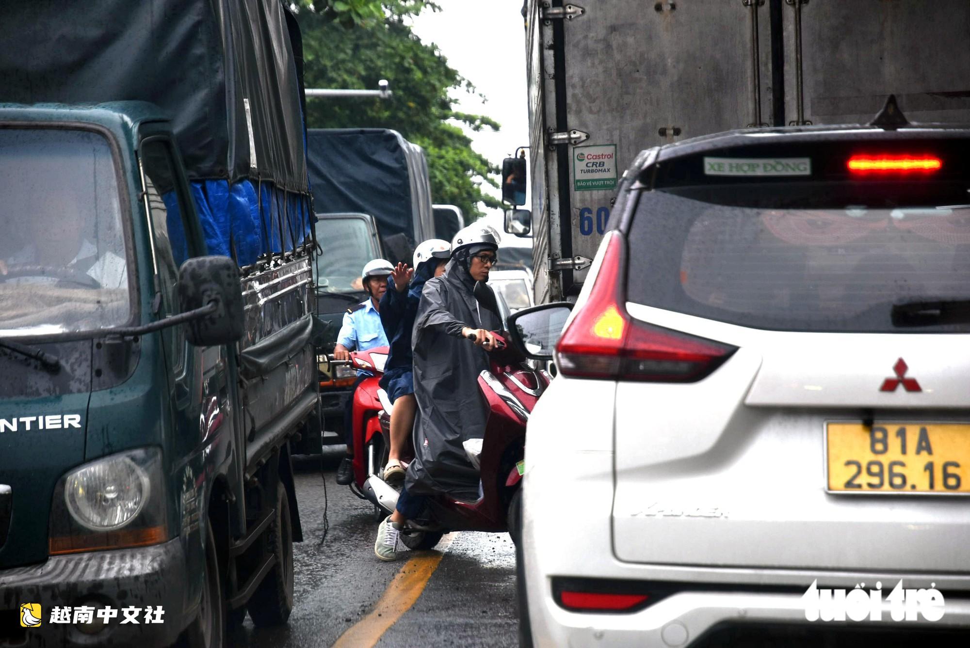 越南同奈4人捲入卡車底事故:11號門多次調整,為何仍是交通“黑點”?