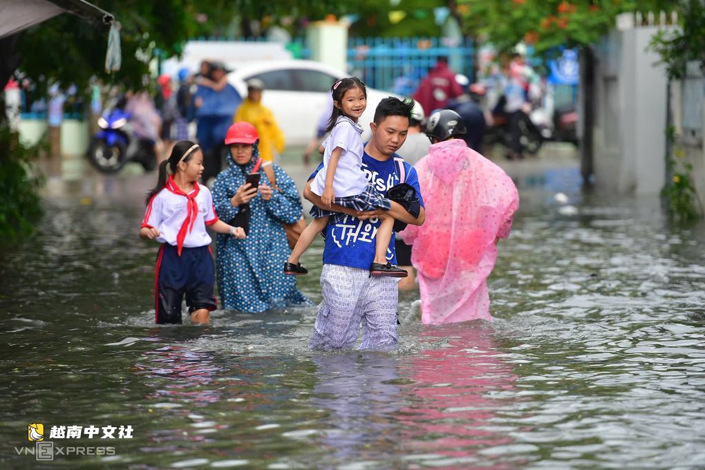 越南中部將迎強降雨,南海中部或形成熱帶低壓