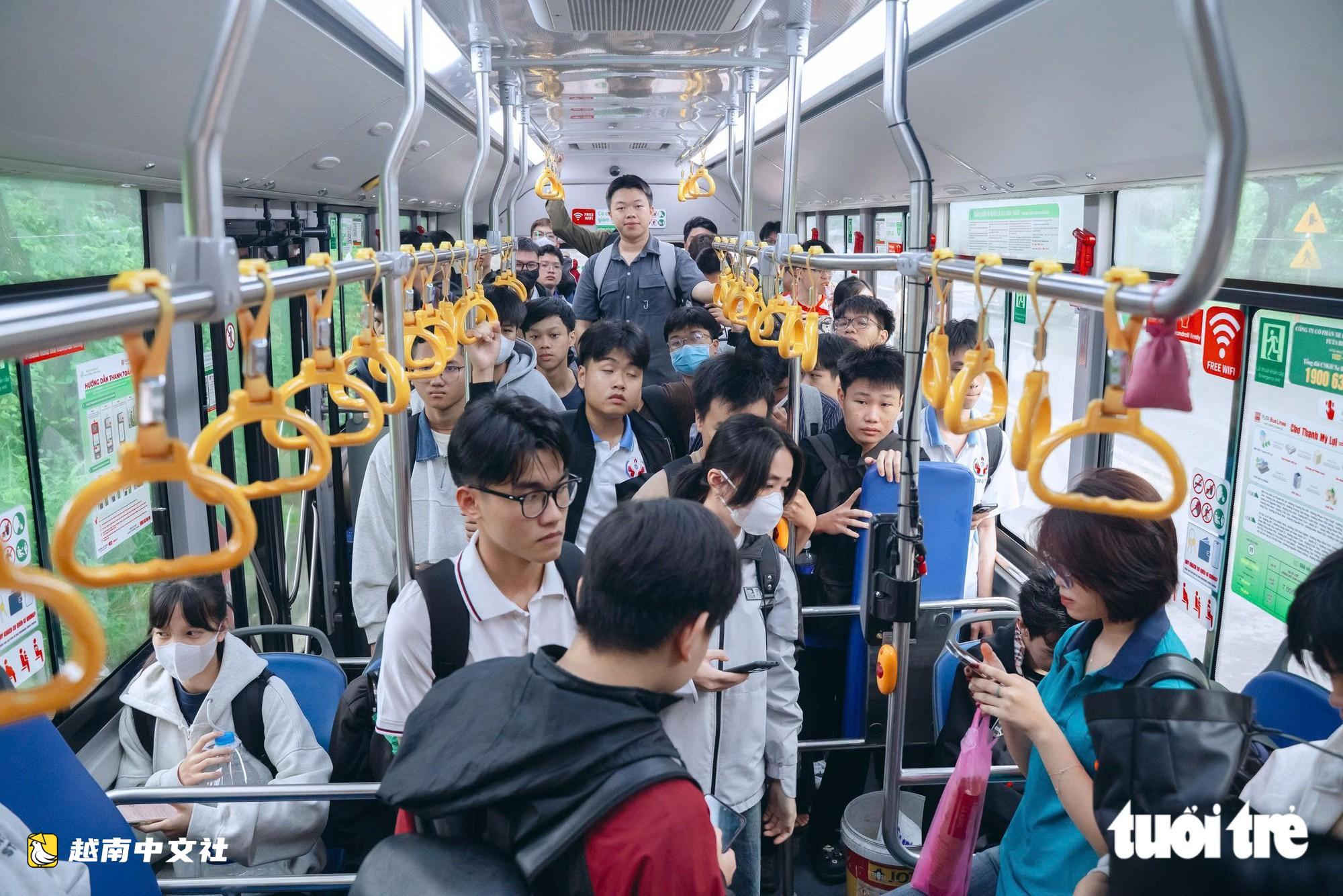 增開公交車,越南胡志明市國家大學宿舍學生“鬆口氣”