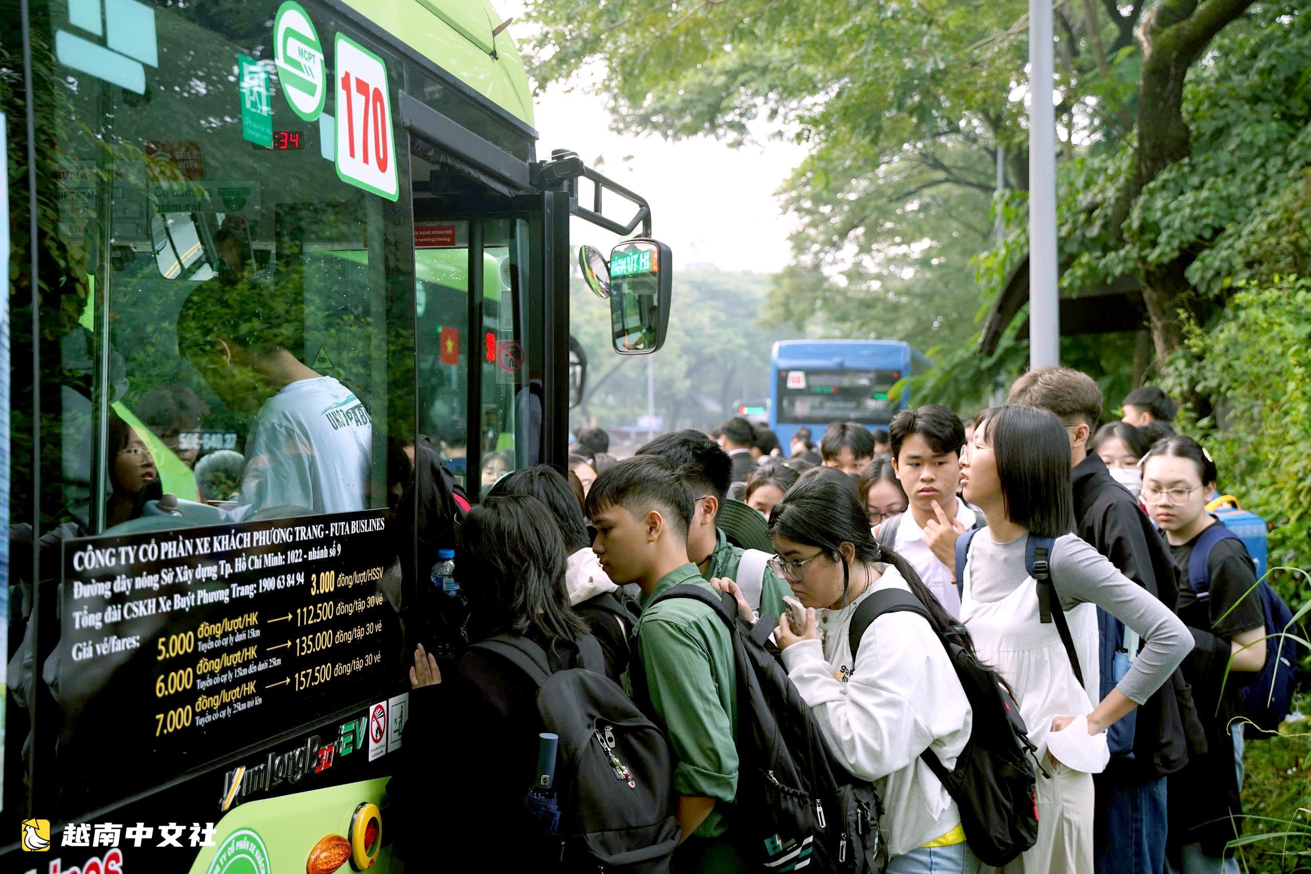 胡志明市通過應用構建靈活接送乘客的公交車模式