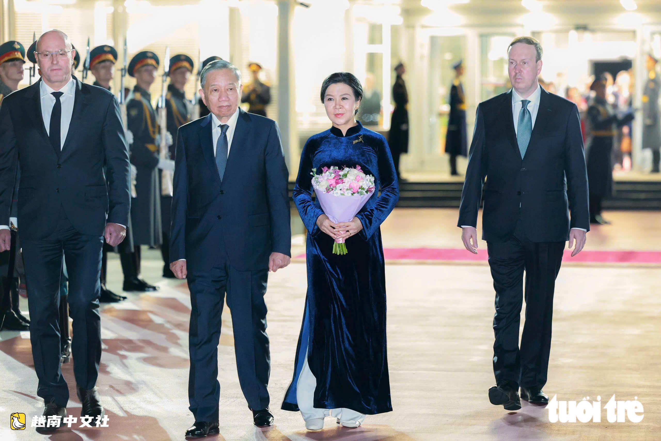 越共中央總書記、國家主席蘇林與夫人抵達巴黎,開始對法國進行正式訪問