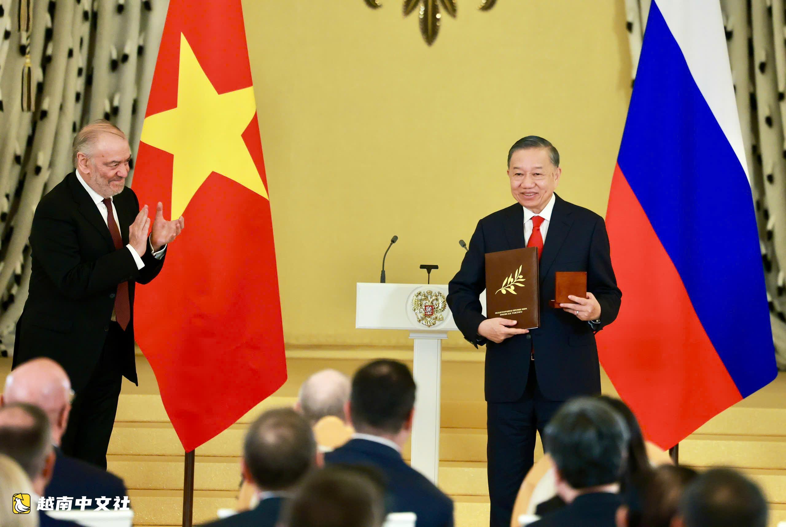 從自身歷史經驗出發,越南堅持獨立、自主、自強、和平、友好與合作的外交政策