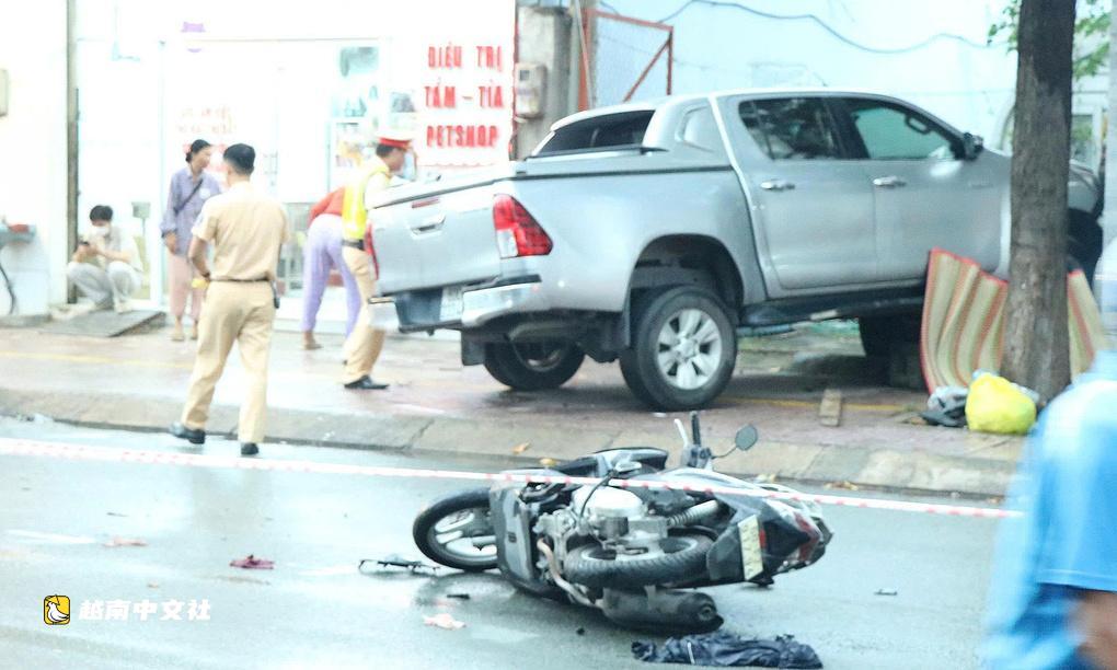 越南同奈:汽車連環相撞,網約摩托車司機身亡