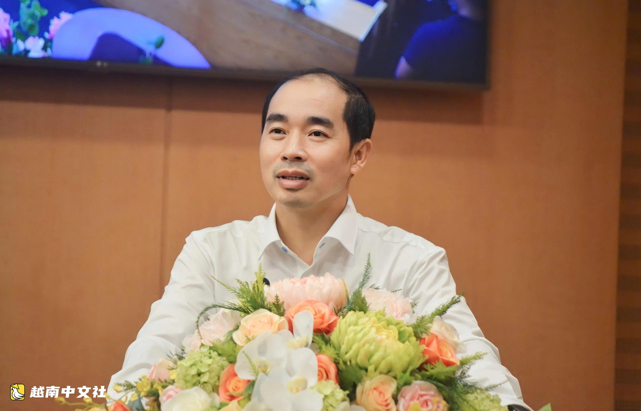 越南河內市衛生廳廳長阮仲面缺席,授權阮廷興主持該廳工作