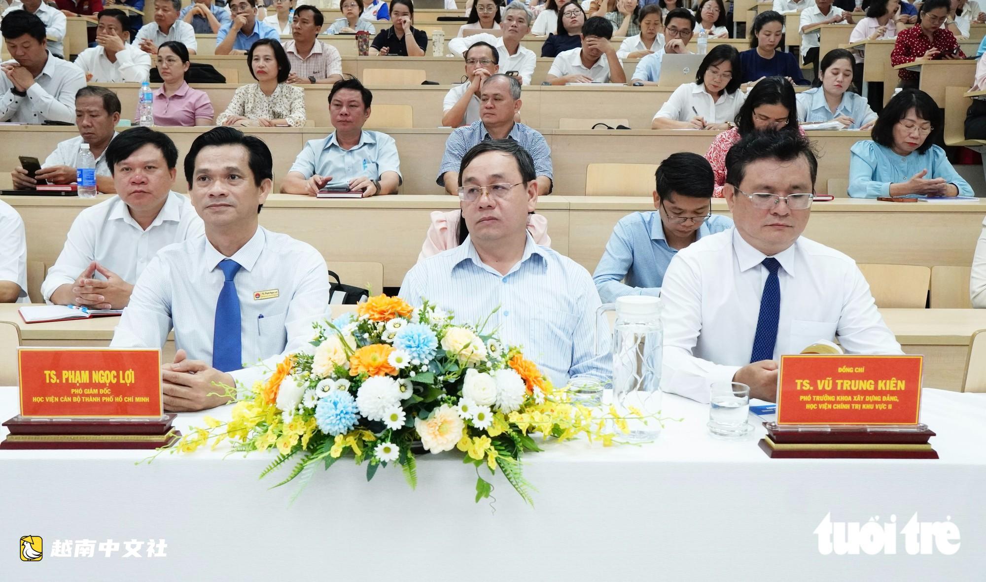胡志明市為黨支部書記和基層黨組織黨委委員舉辦黨務培訓班