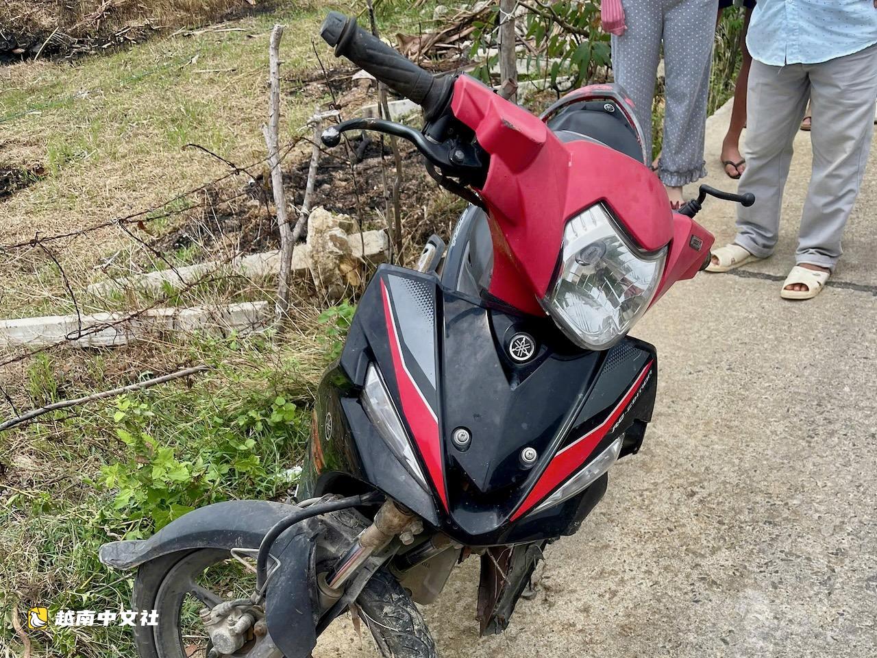 越南兩名未成年女生騎摩托車事故原因曝光,一人死亡
