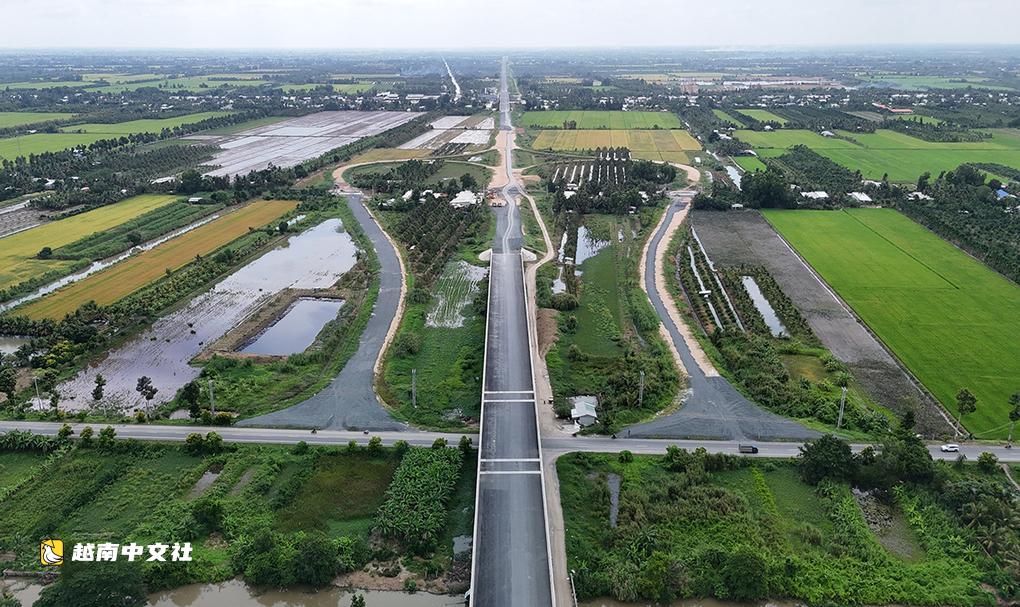 海砂價格高昂,難以用於越南西部高速公路