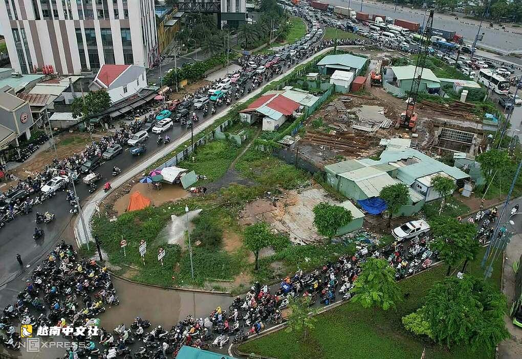 越南胡志明市安富隧道因“水泵超負荷”積水半米