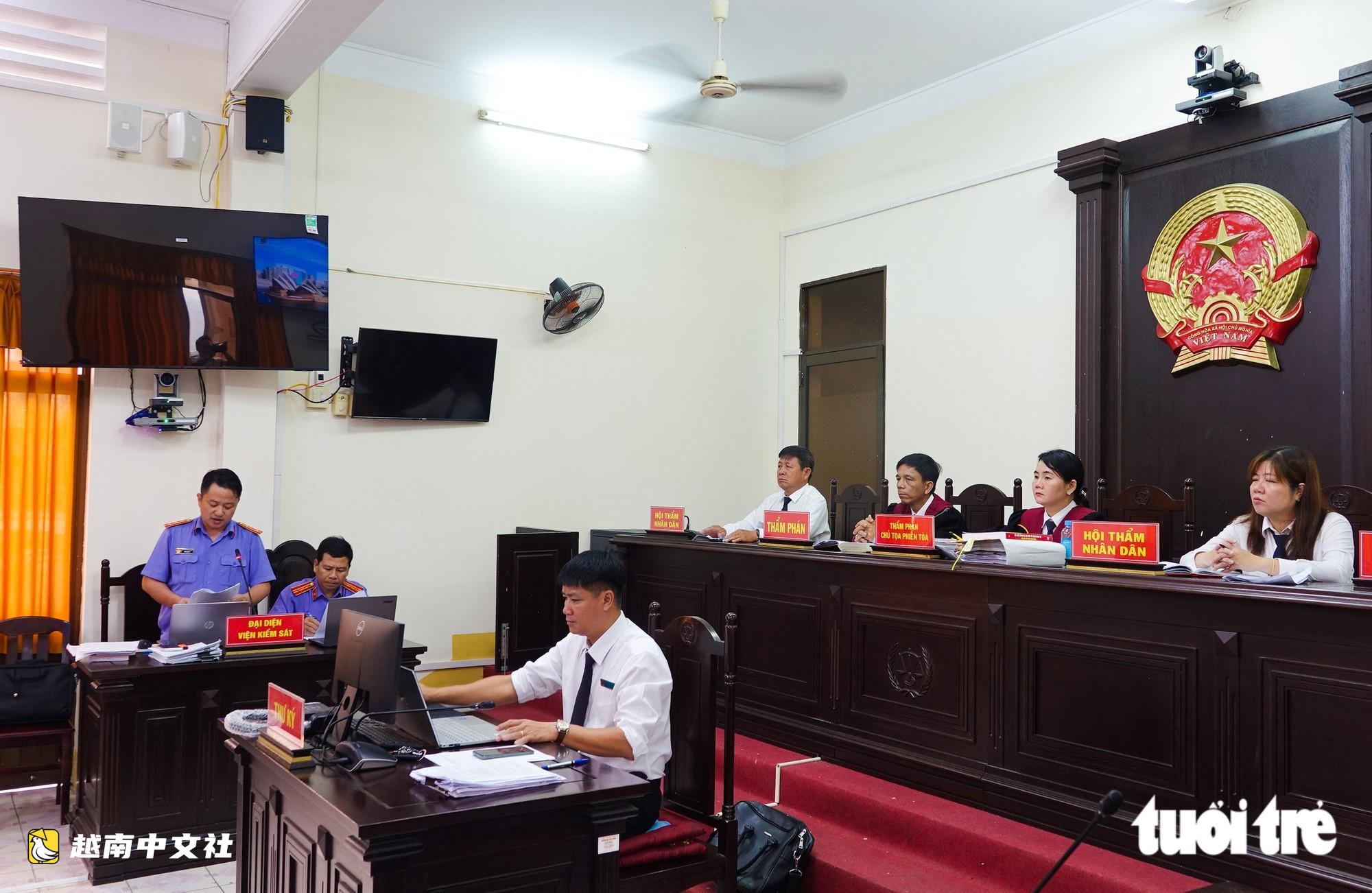 越南前富國市公安局長因詐騙侵佔財產罪被建議判處14至16年有期徒刑
