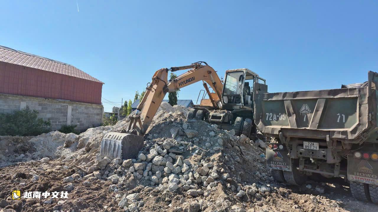胡志明市逮捕4名非法堆放、填埋逾1000噸建築垃圾人員