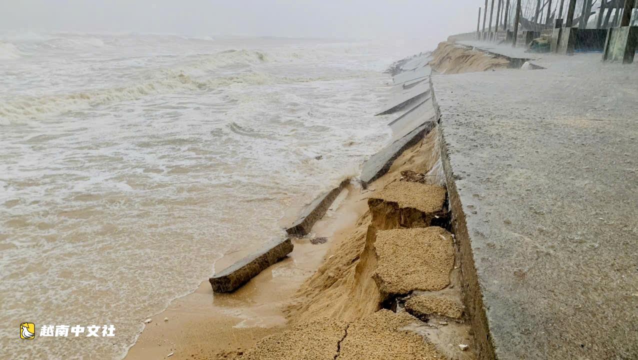 越南美水海灘遭2.5米高海浪衝擊