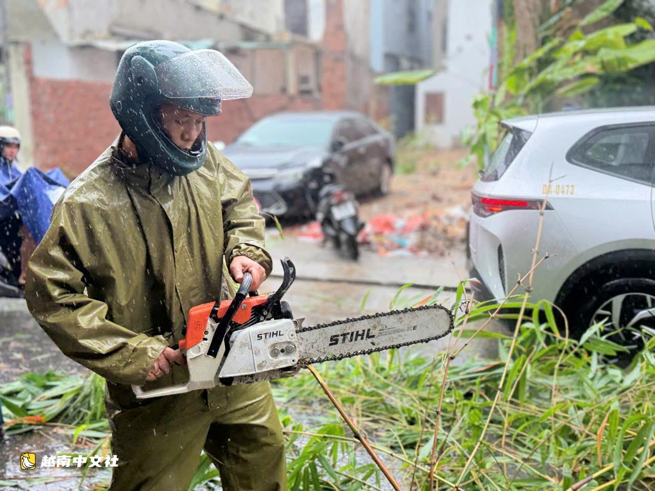 越南峴港全市暴雨，軍隊全力處置現場