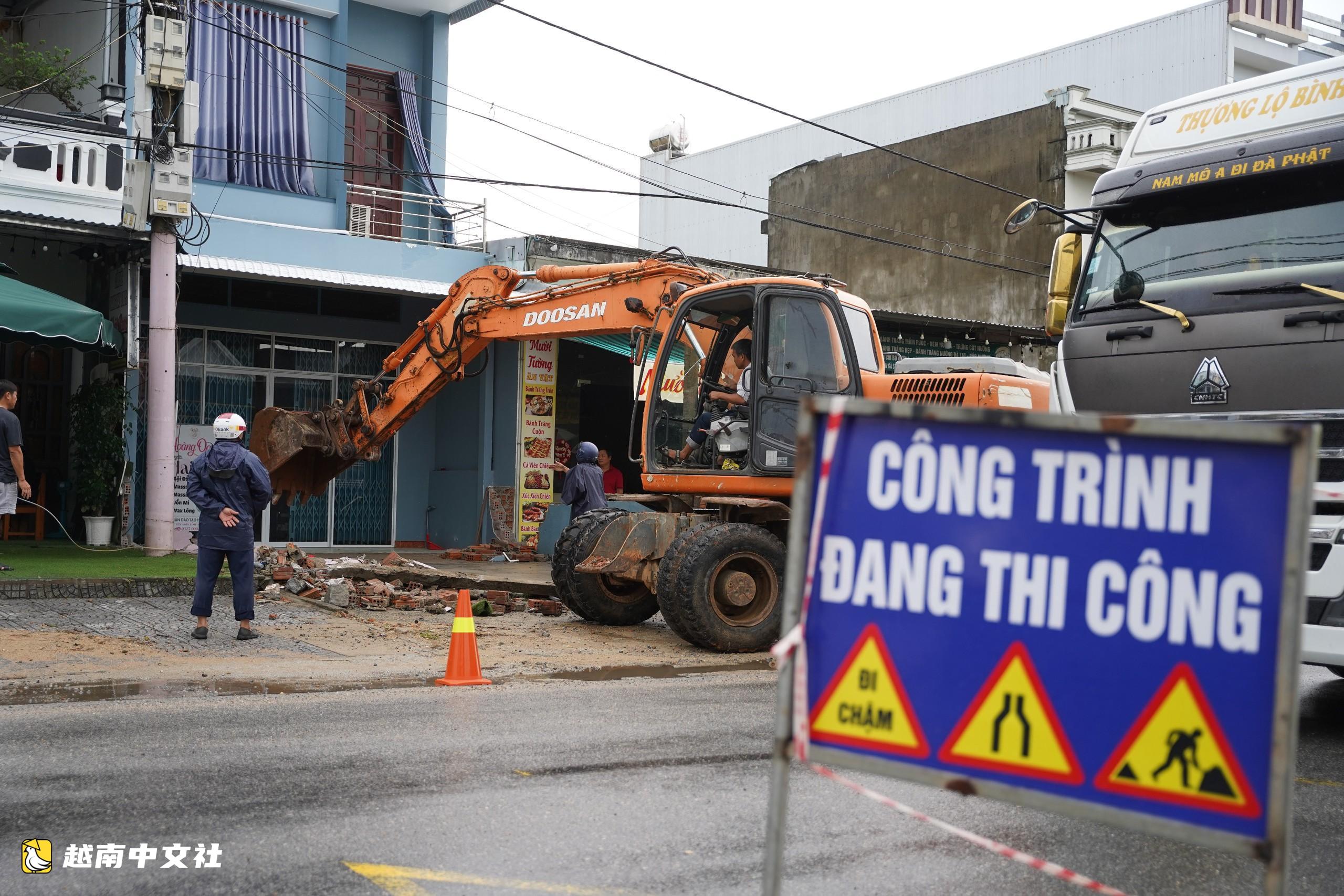 不顧風雨,越南決心完成24B國道施工場地清理