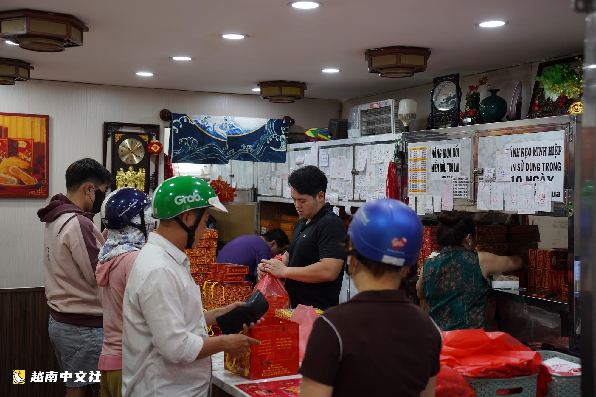 中秋時節,越南堤岸老味道餅爐爐火正紅