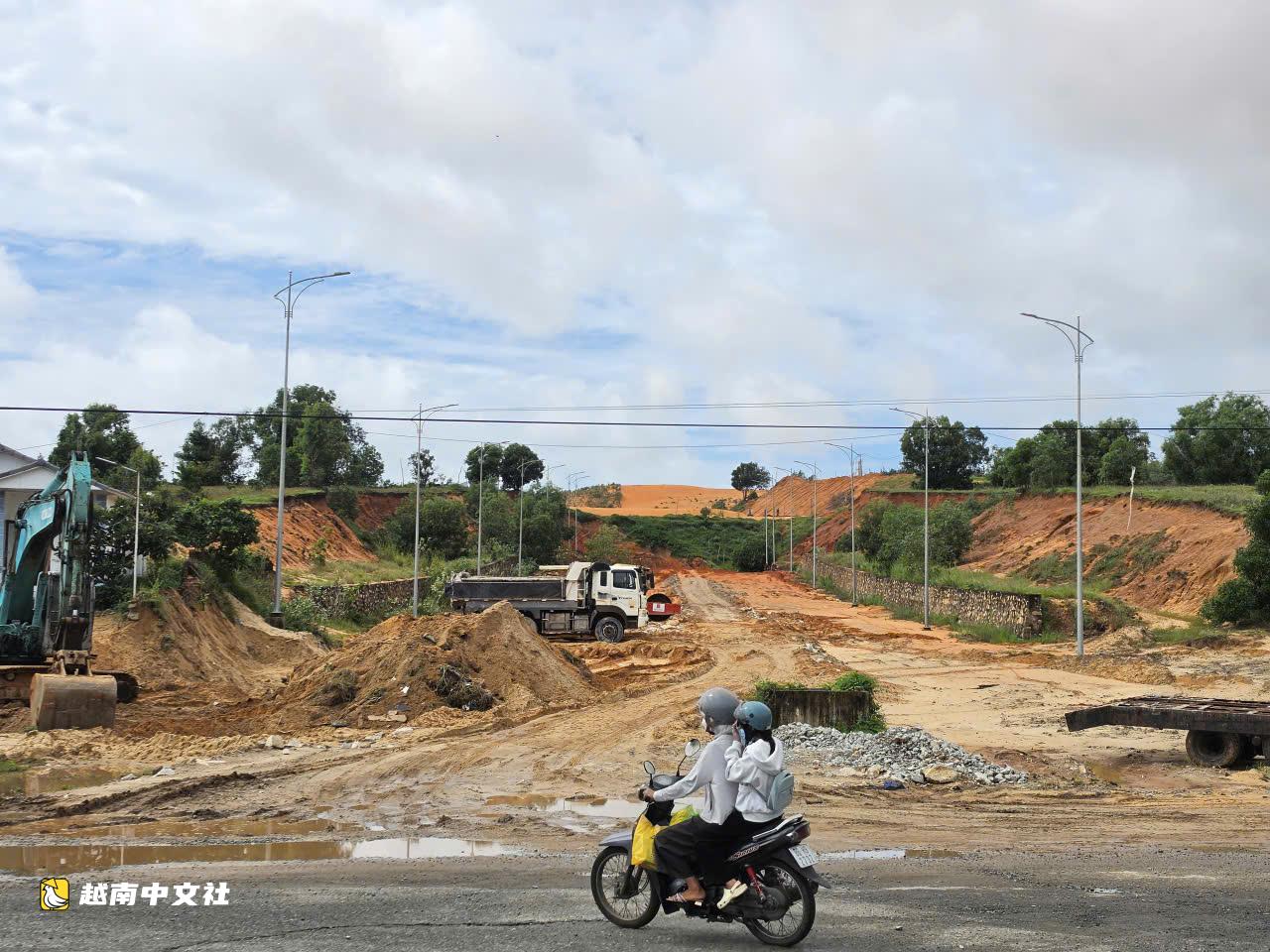 越南林同省沿海公路施工如龜速,省領導連續檢查