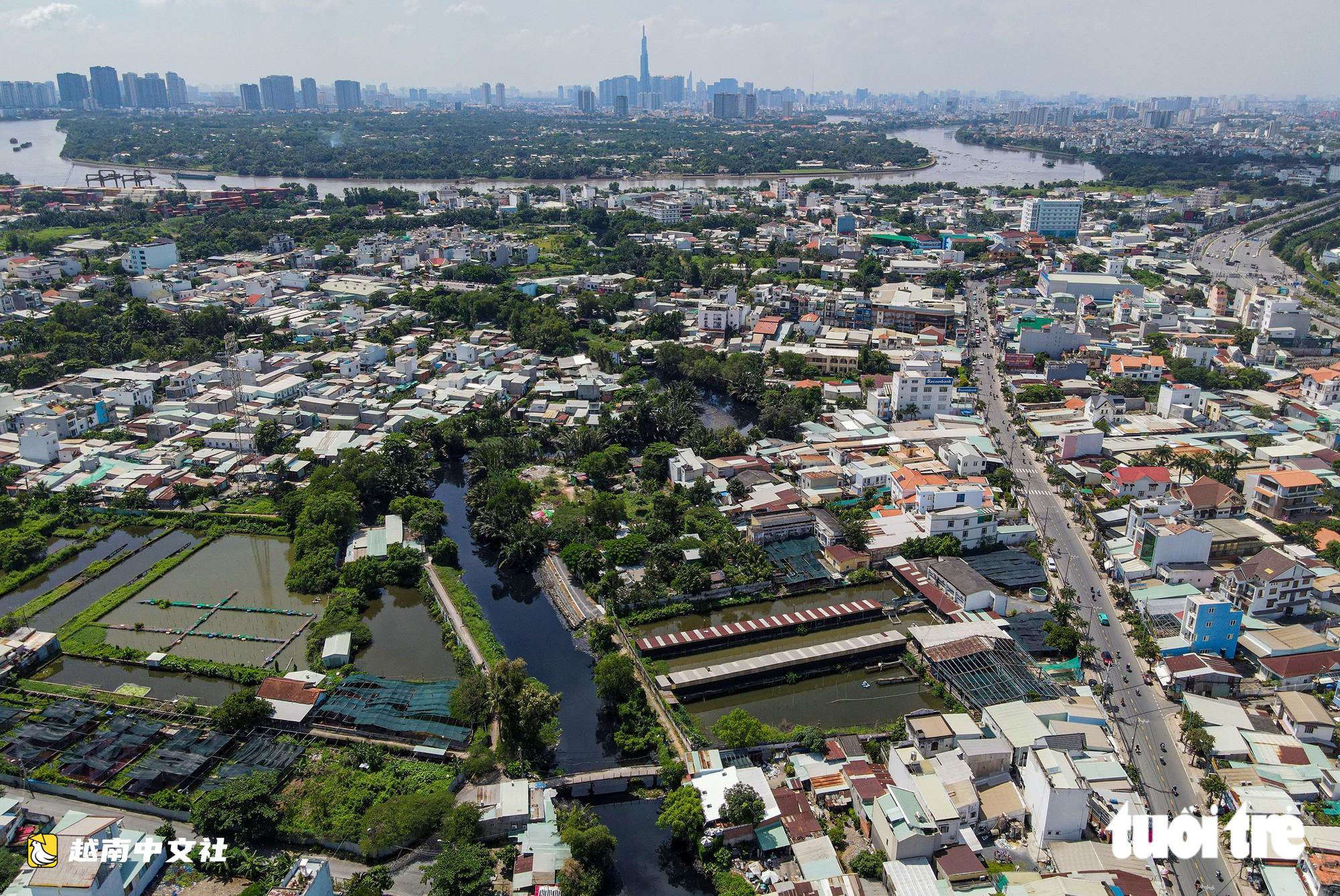 越南胡志明市暴雨致蘇玉雲路、守德市場成河:期盼超5萬億越盾項目