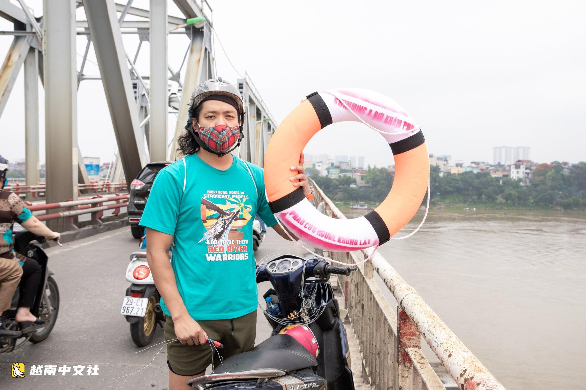 越南軍隊少校跳入茶李河救人失蹤:橋上若有一個救生圈該多好!