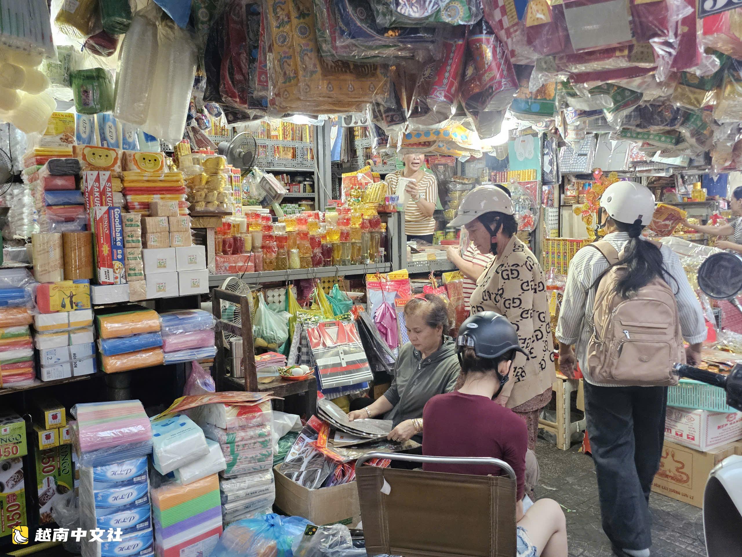 越南胡志明市巴沼市場:約四分之一攤位停業,市場管委會計劃變革