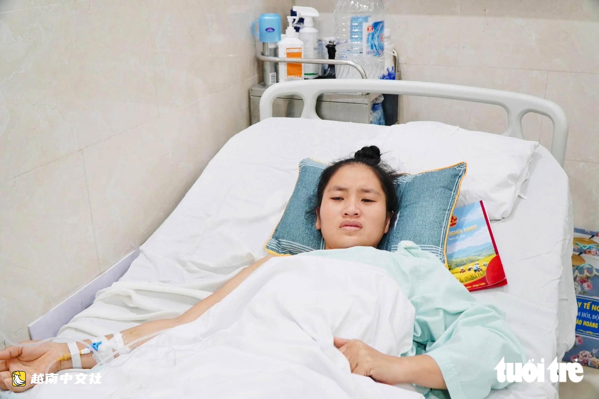 越南《青年報》讀者:不得不截肢的幼兒園女教師需要長期陪伴
