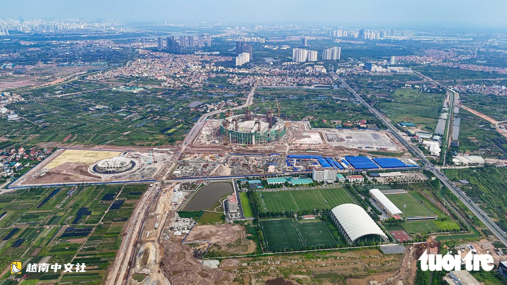 越南興安省一座6萬座體育場即將安裝逾8500噸穹頂