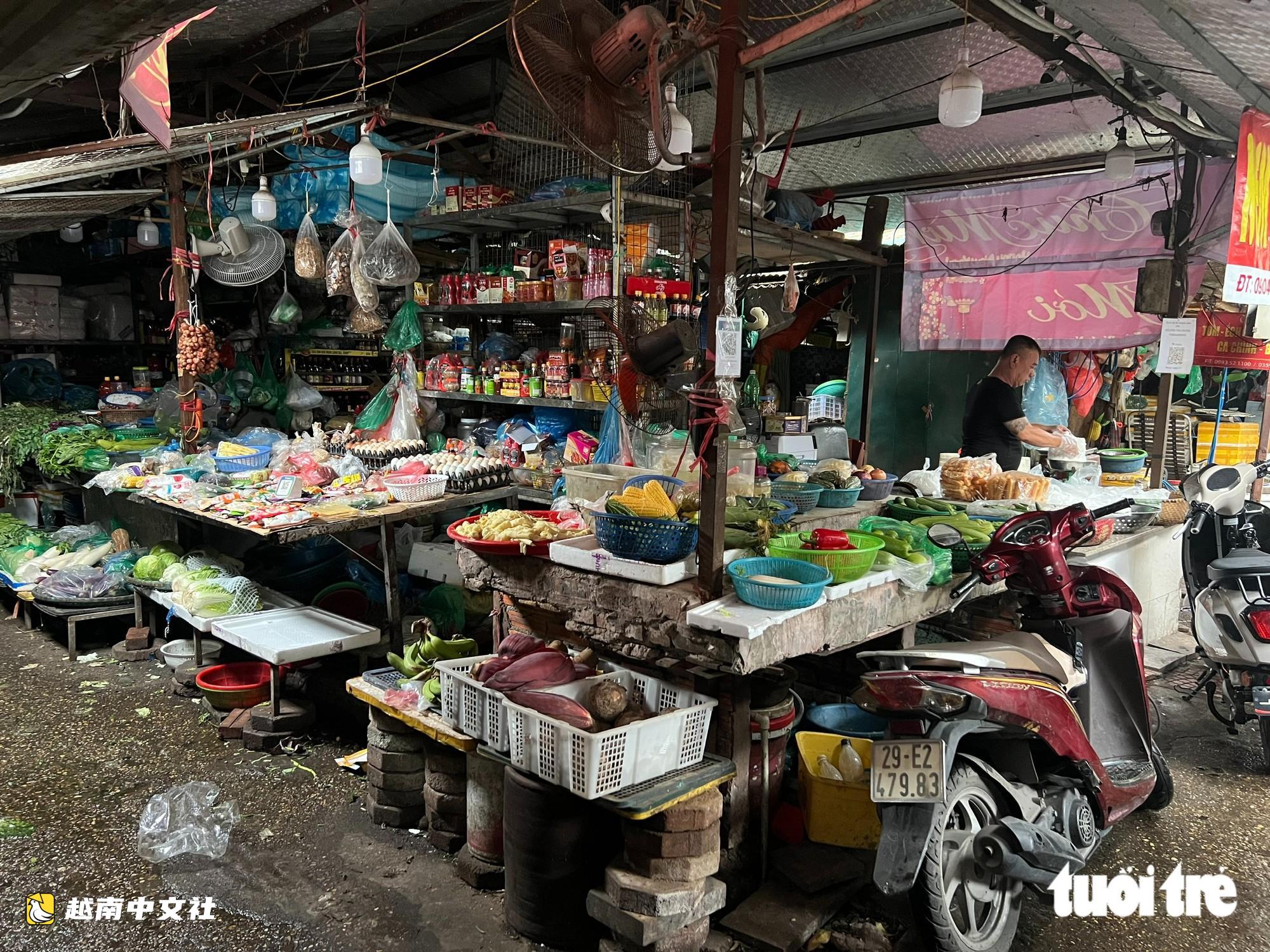 越南河內金蓮市場關閉卻未安排臨時市場,200多名小商販不知所措,坊政府怎麼說?