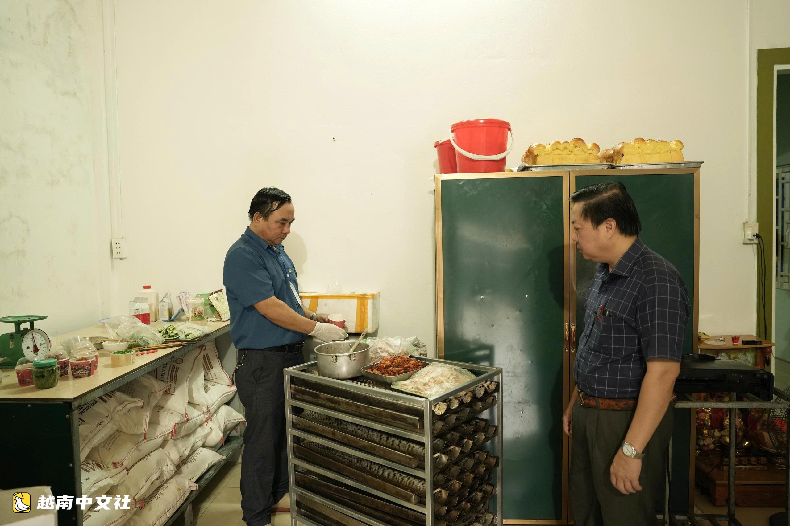 越南廣治省:在新開面包店吃麵包,26人疑似食物中毒入院