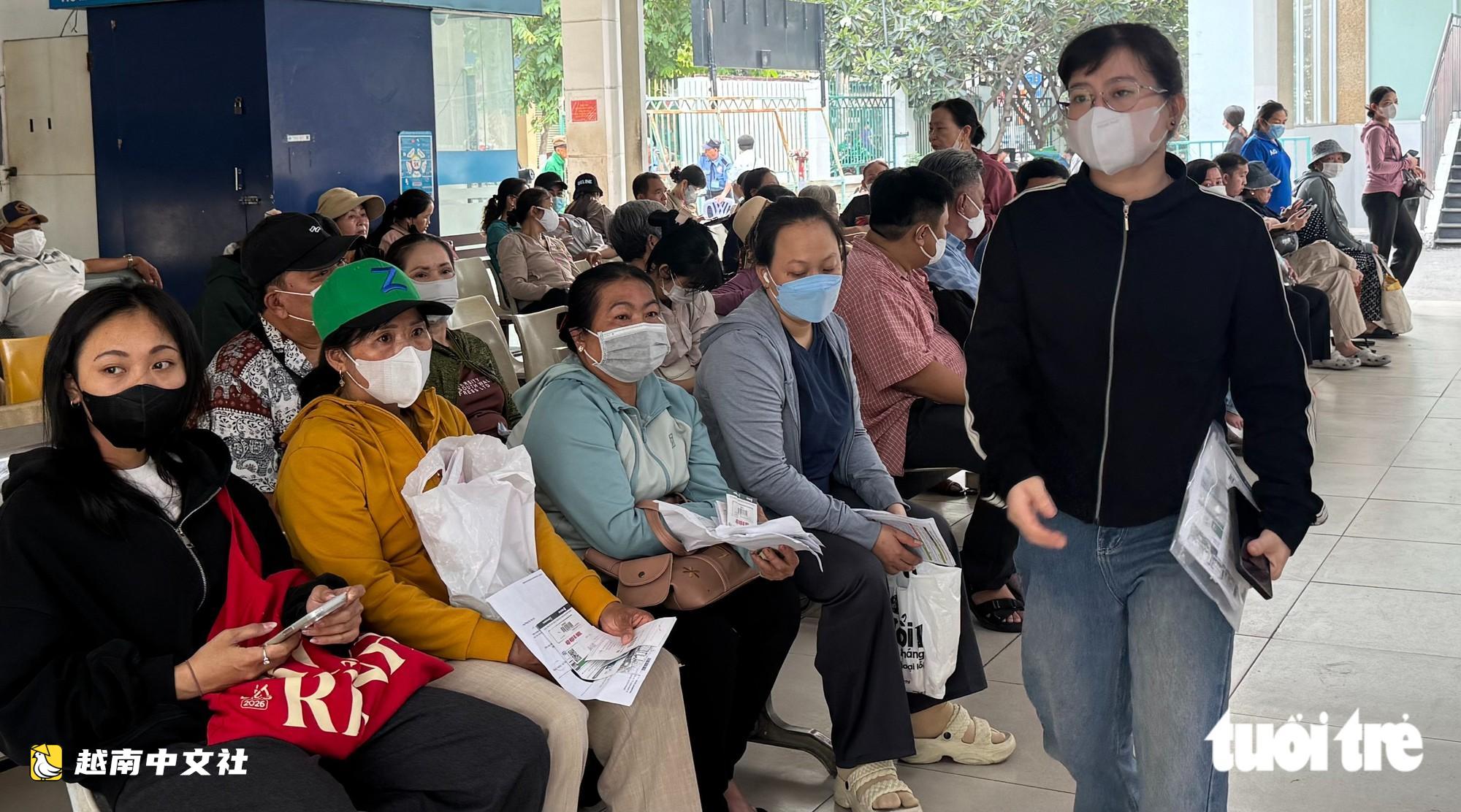 越南胡志明市多家醫院候診排長隊,大水鑊醫院“打破歷史紀錄”