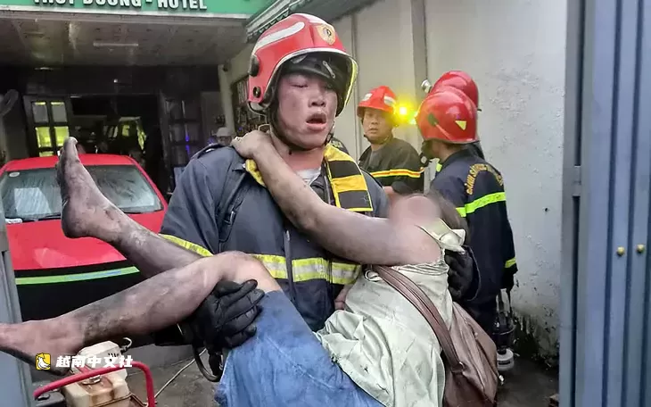 越南河內雨夜民宅起火致5人死亡現場
